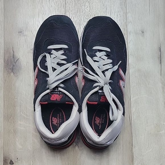 Retro New Balance 515 Classic Black and Red Sneaker - Picture 1 of 5